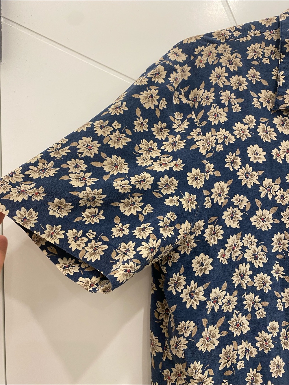 Vintage SILK Mulberry Blue Floral Button Down Blouse Size M Quiet Luxury Flowy - Picture 7 of 10
